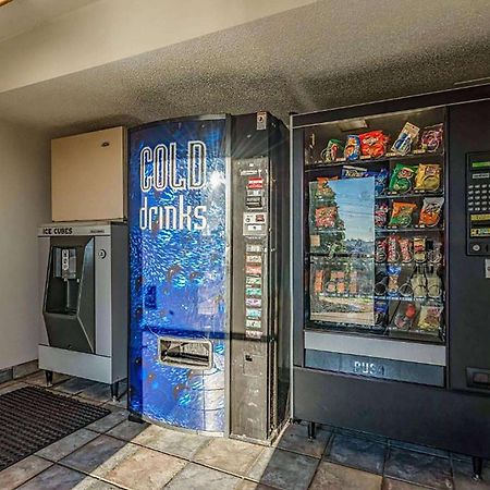 Days Inn By Wyndham Cincinnati I-71 Silverton Bagian luar foto