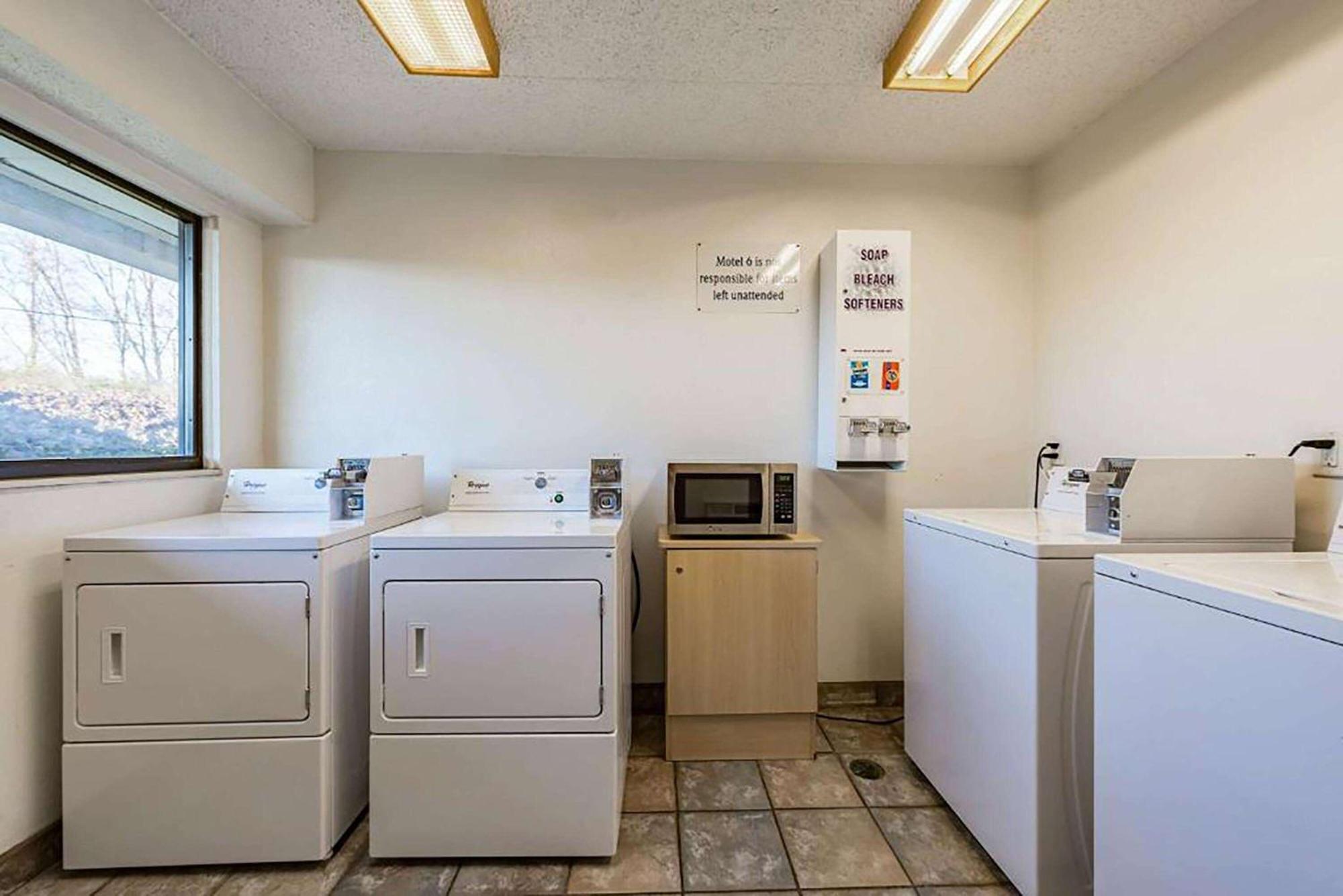 Days Inn By Wyndham Cincinnati I-71 Silverton Bagian luar foto