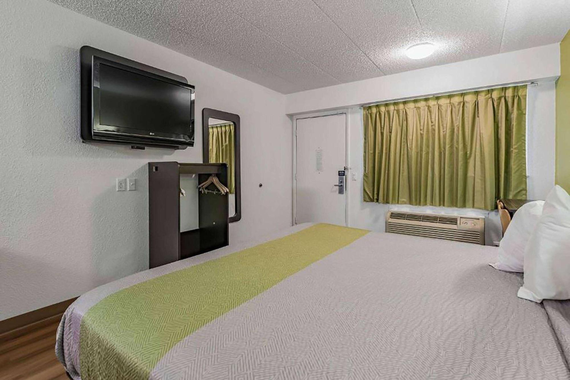 Days Inn By Wyndham Cincinnati I-71 Silverton Bagian luar foto