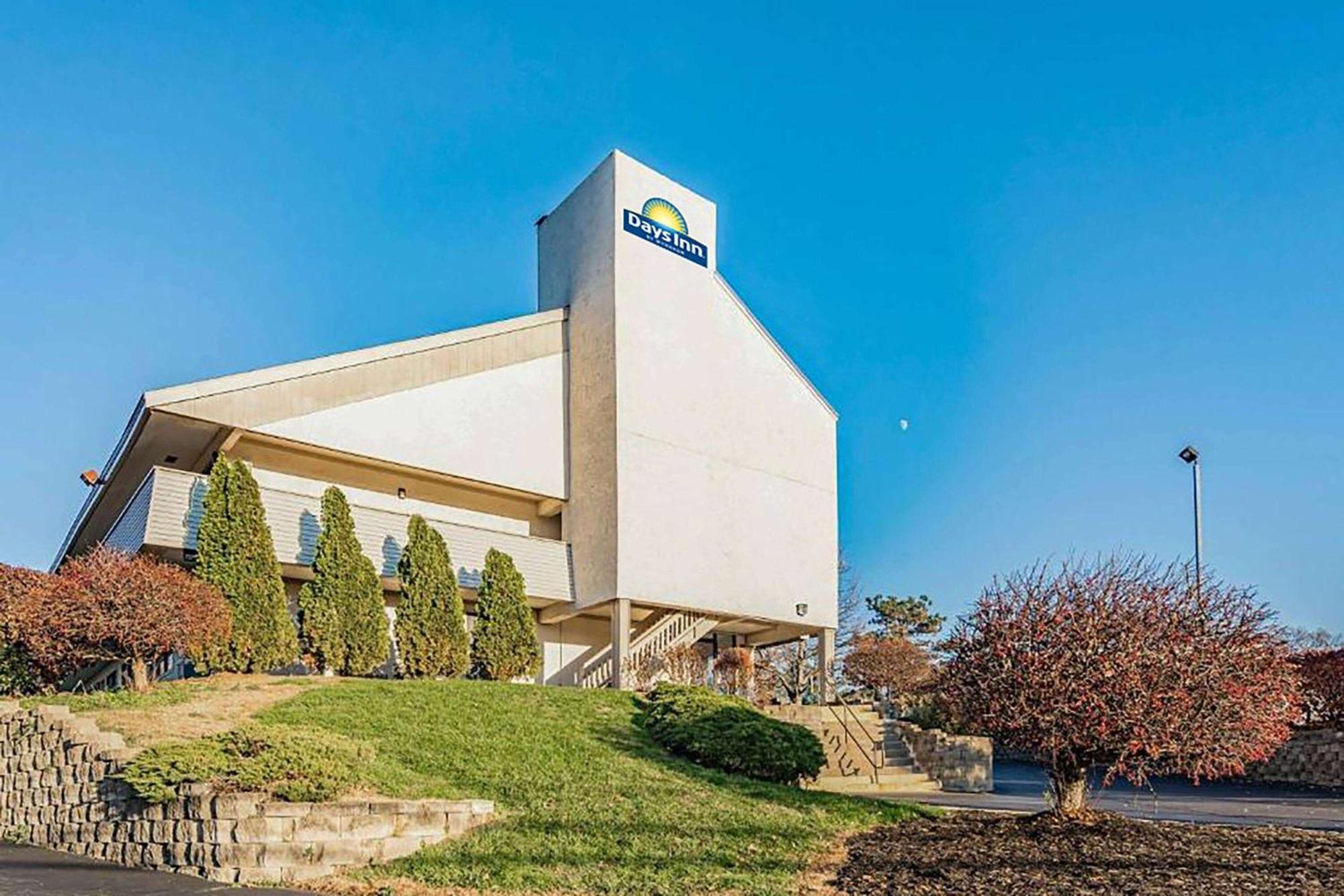 Days Inn By Wyndham Cincinnati I-71 Silverton Bagian luar foto