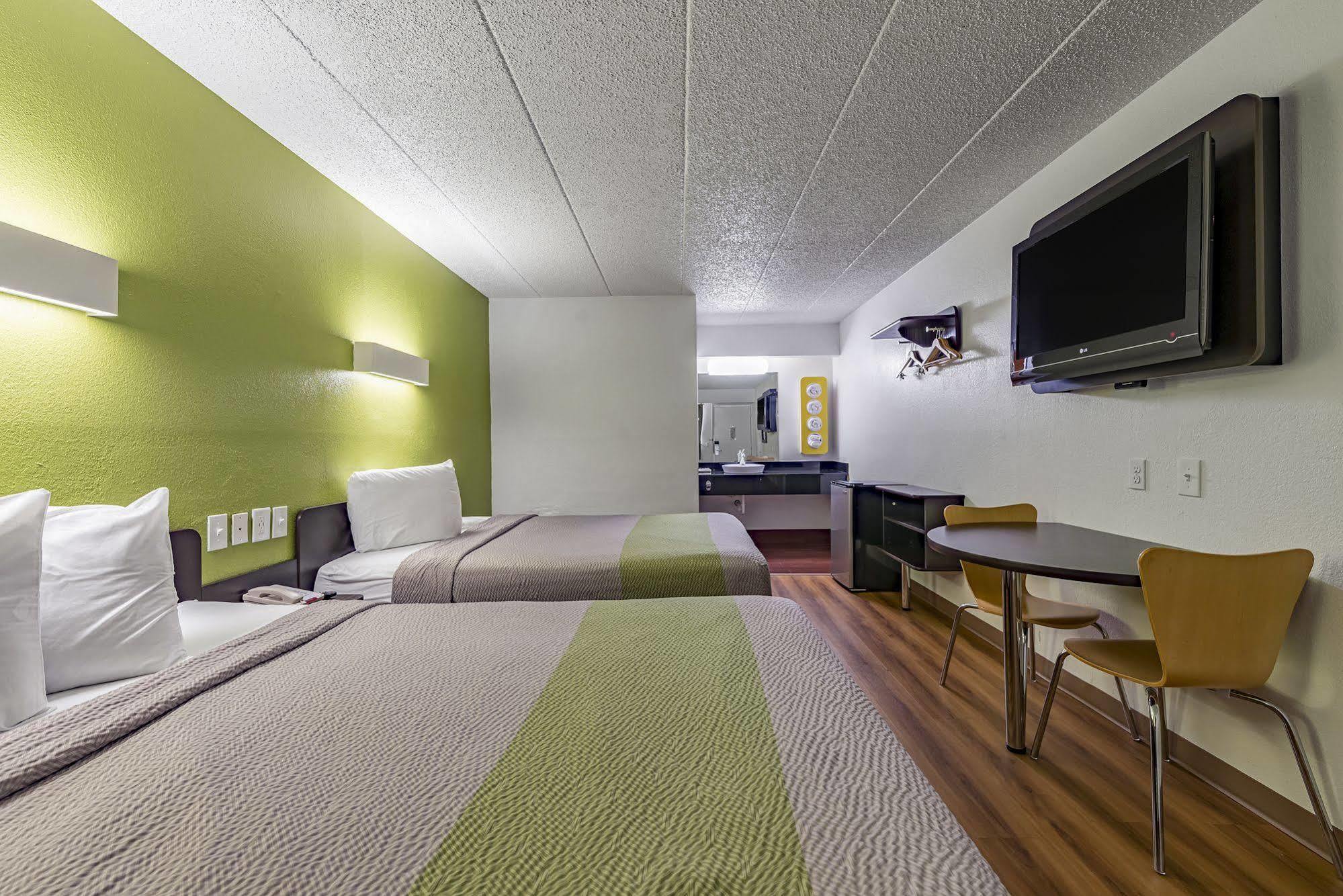 Days Inn By Wyndham Cincinnati I-71 Silverton Bagian luar foto